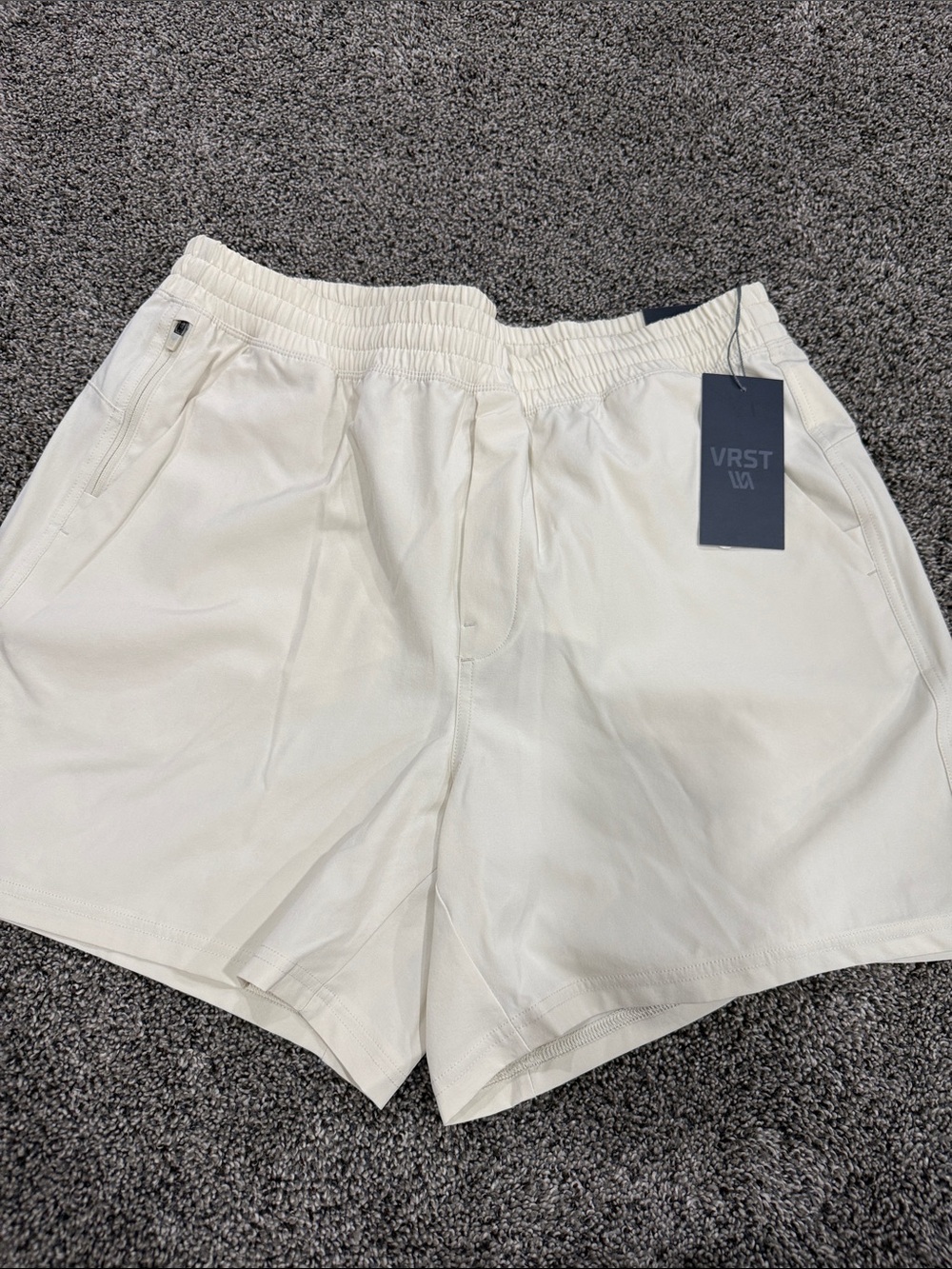 NWT Men's vrst 5 inch all in lined short in light sand